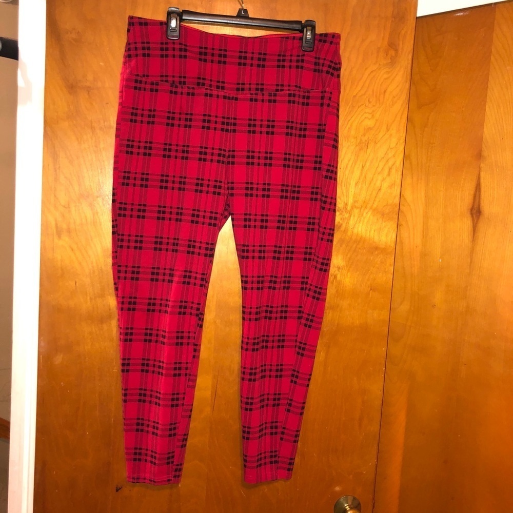 Intro love the fit red plaid leggings 1x